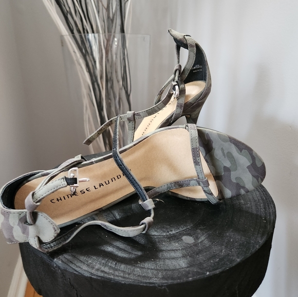 Shoes - Picture 3 of 4